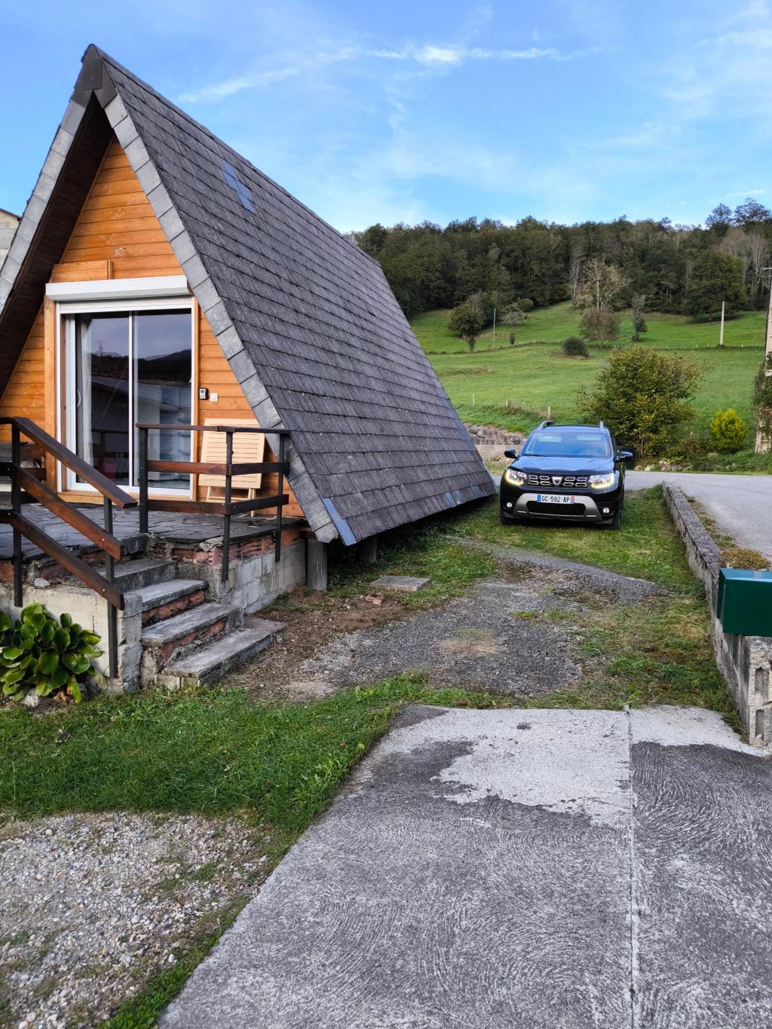 Petit Chalet Avec Terrasse Oust Экстерьер фото