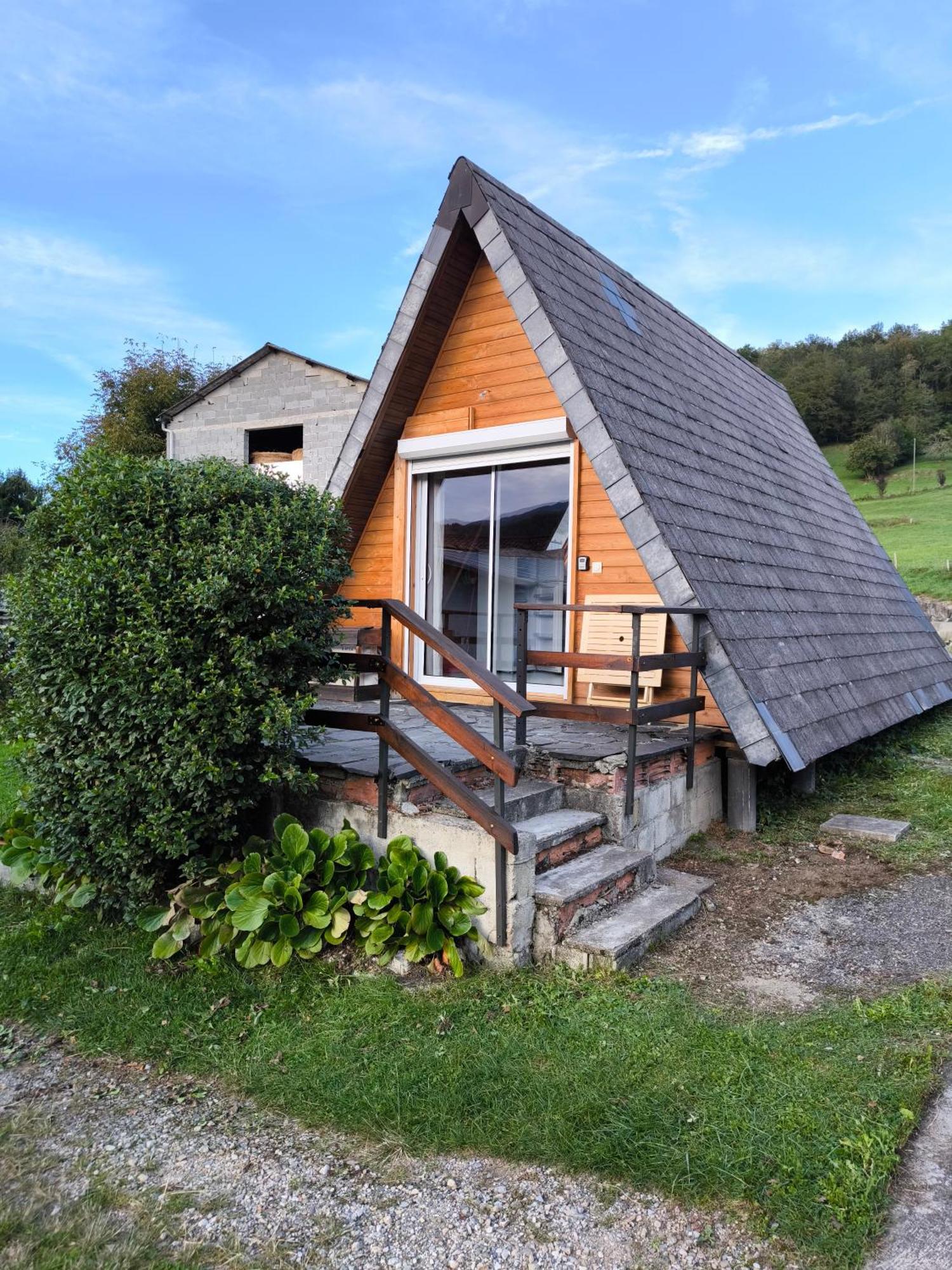 Petit Chalet Avec Terrasse Oust Экстерьер фото