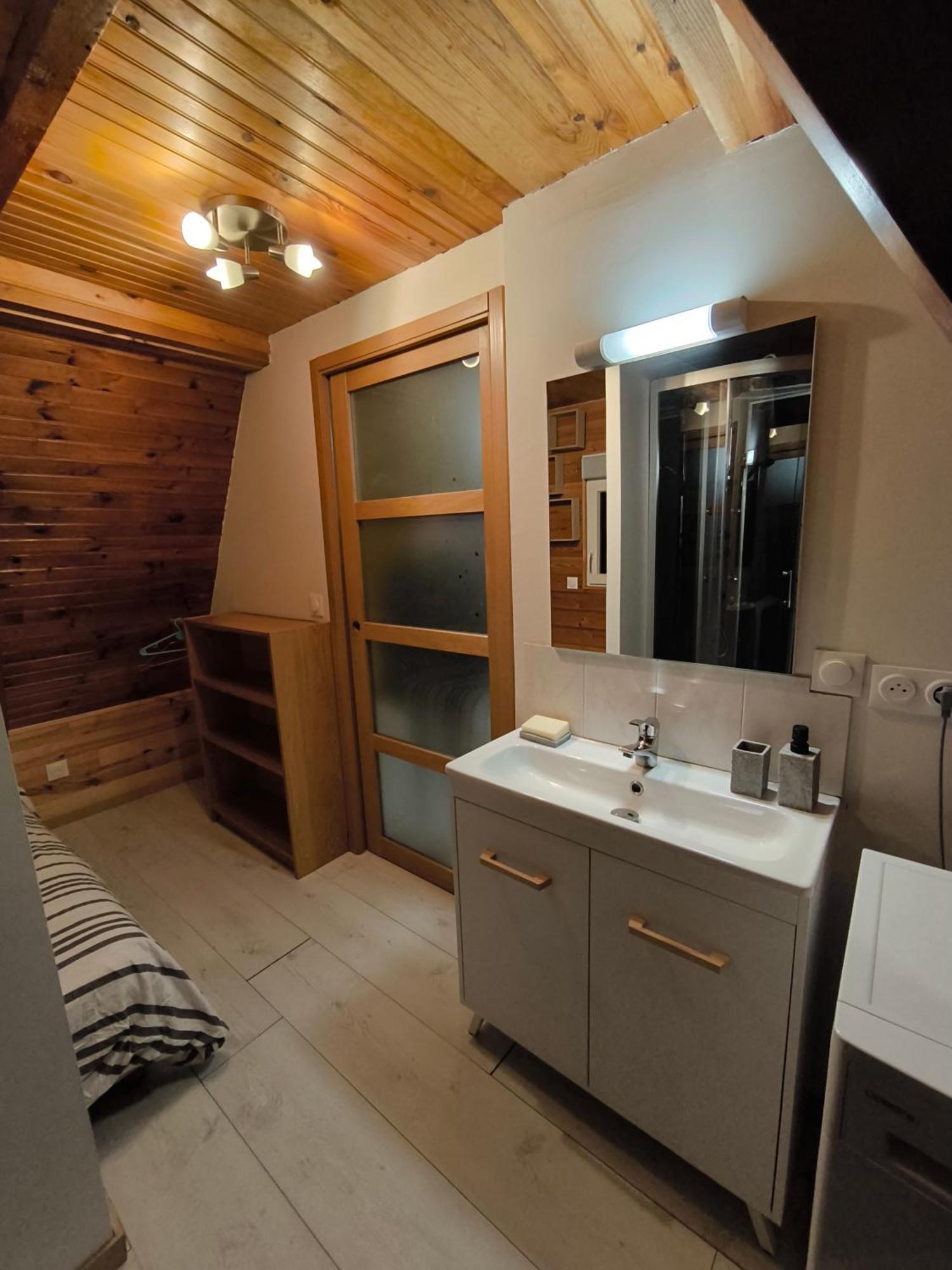 Petit Chalet Avec Terrasse Oust Экстерьер фото