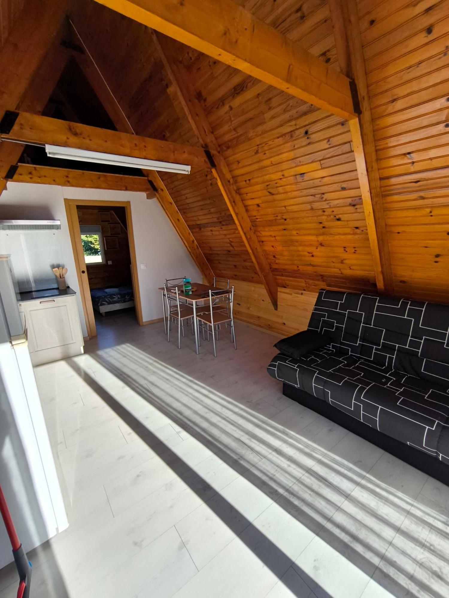 Petit Chalet Avec Terrasse Oust Номер фото