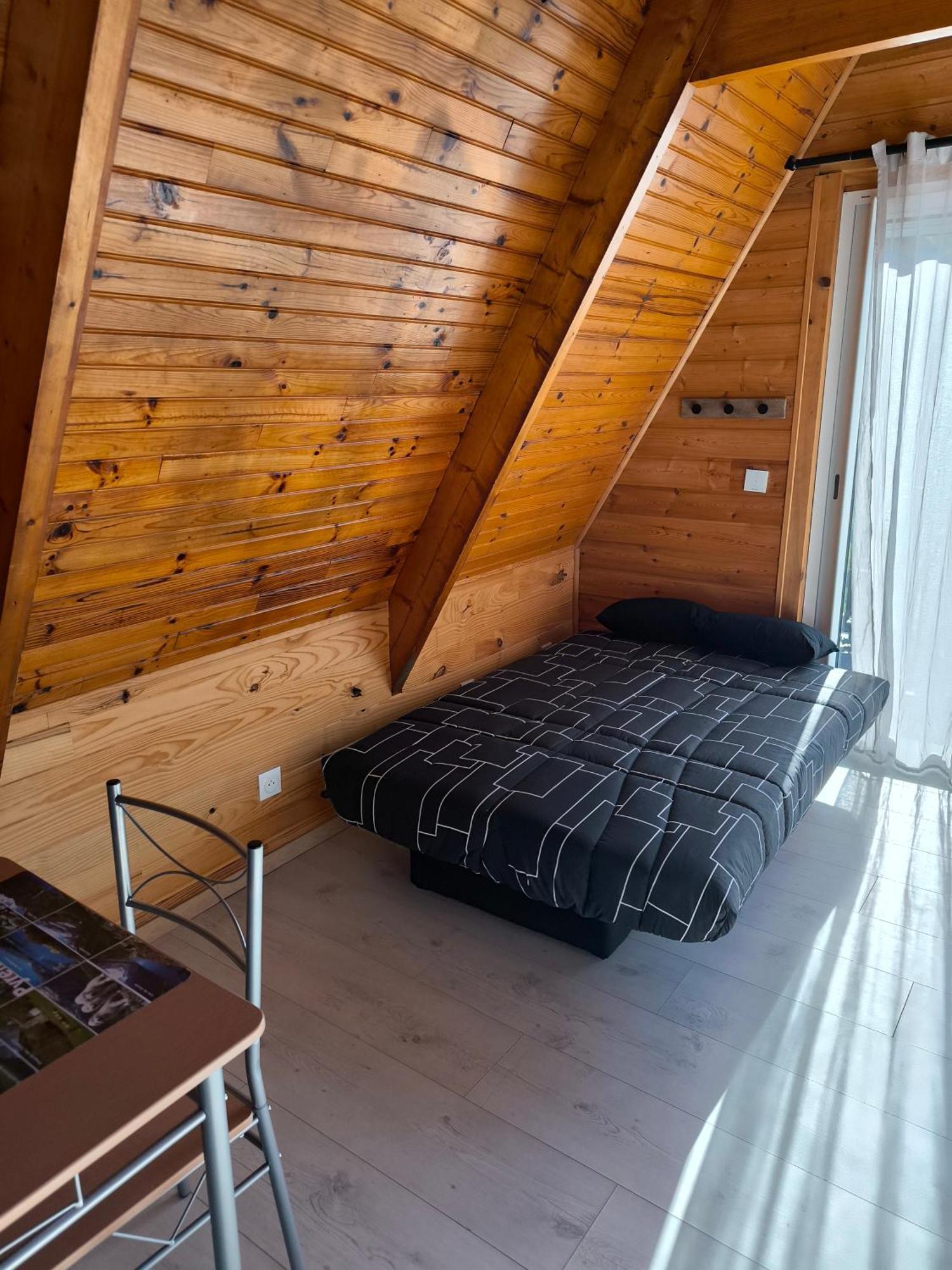 Petit Chalet Avec Terrasse Oust Номер фото